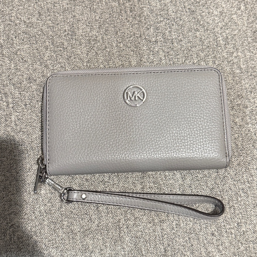 Michael Kors Pebble Gray Wristlet